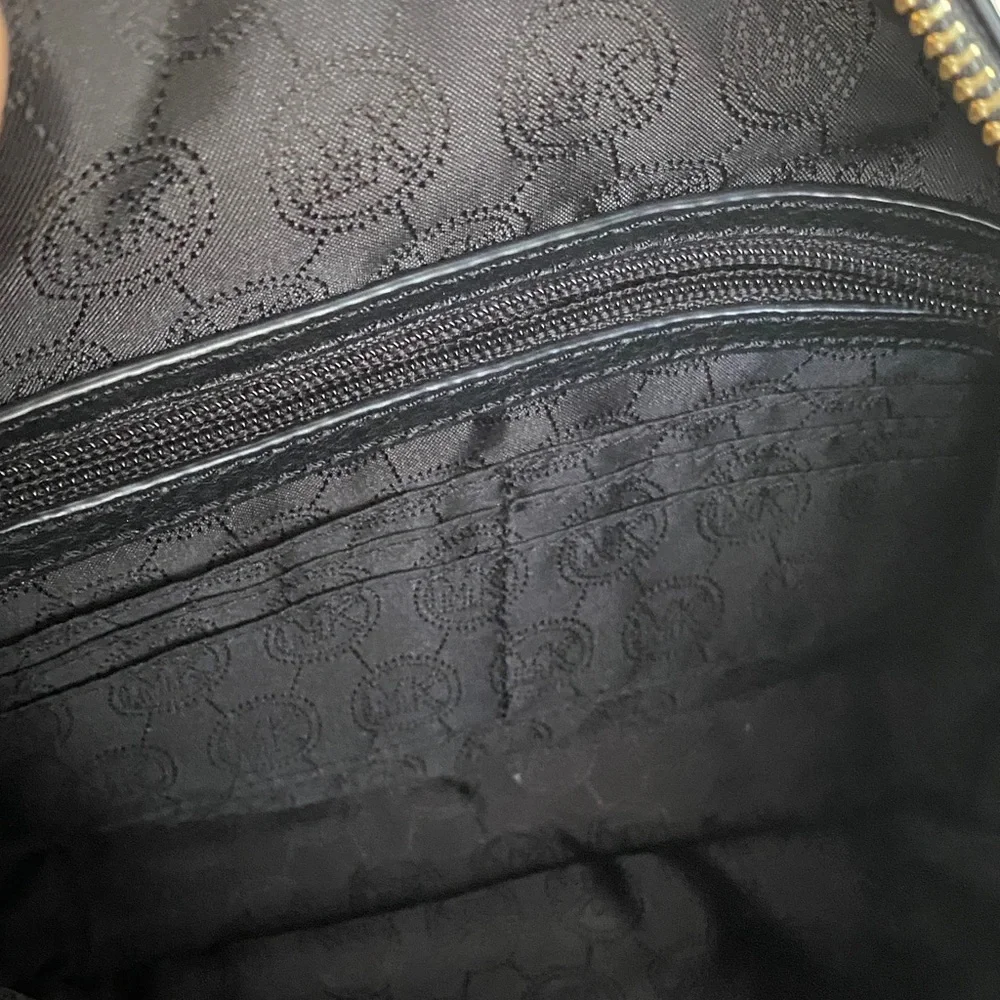 Leather Michael Kors Black Crossbody Bag with Gold Chain - Picture 12 of 16